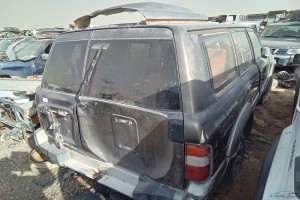 سيارة نيسان باترول سفاري 1998
