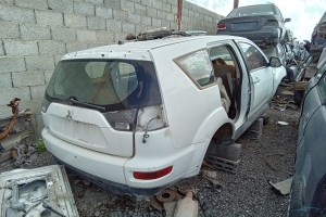 سيارة ميتسوبيشي اوتلاندر 2012