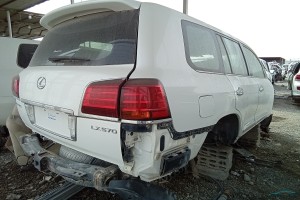 سيارة لكزس LX 2010
