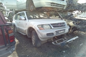 سيارة ميتسوبيشي باجيرو 2000