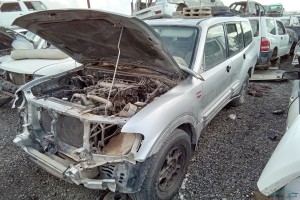سيارة ميتسوبيشي باجيرو 2000