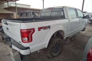 سيارة فورد F150 2015