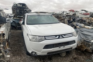 سيارة ميتسوبيشي اوتلاندر 2014