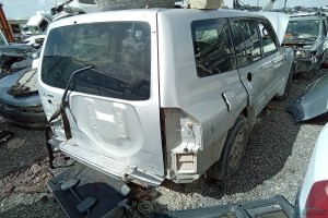 سيارة ميتسوبيشي باجيرو 2000