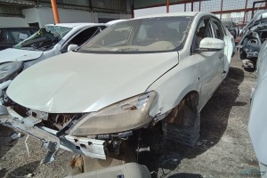 سيارة نيسان سنترا 2014