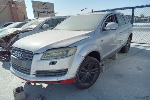 سيارة اودي Q7 2005
