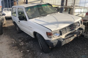 سيارة ميتسوبيشي باجيرو 2000