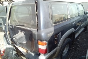 سيارة نيسان باترول سفاري 1998
