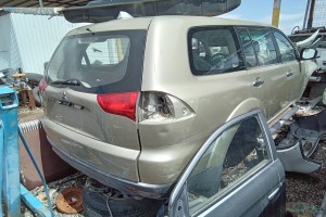 سيارة ميتسوبيشي باجيرو 2009