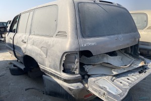 سيارة لكزس LX 2002