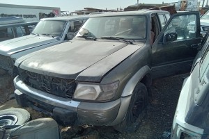 سيارة نيسان باترول سفاري 1998